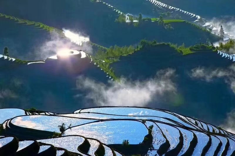 【桂林山水】群峰倒影山浮水，无水无山不入...